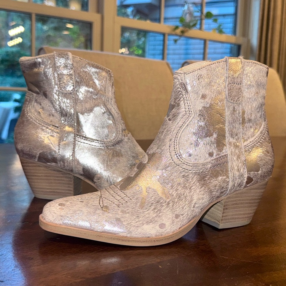Metallic Dolce Vita Western Ankle Boots Size:9